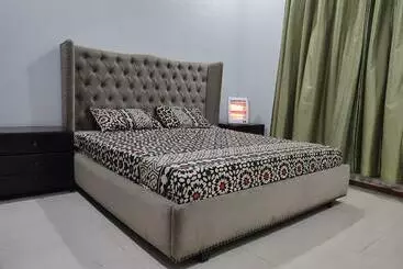 Pensió Private Rooms In Bright & Stylish House Near Askari 11 & Dha 6