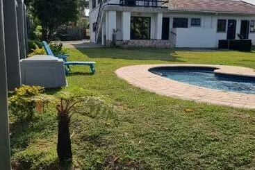 تختخواب و صبحانه Bujumbura Guest House