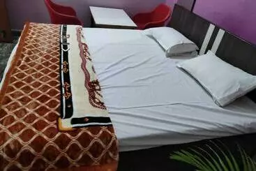Hotelli Spot On 700737  Golden Gajraula