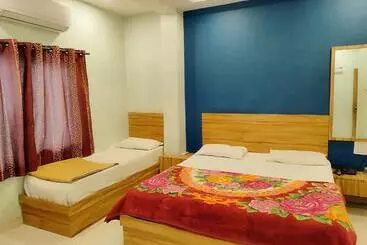 Hotel Guru Kripa 500mtr From Shreenathji Temple