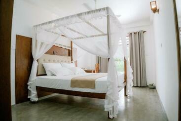 Pensión Ceylonray Travels And Holidays