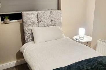 Апарт-отель Mm Sure Stay Accommodation   Ng1