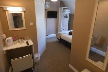 בית מלון כפרי The Charlesworth