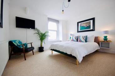 فندق The Coast House