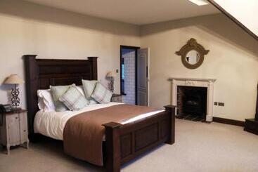 Отель Weston Hall