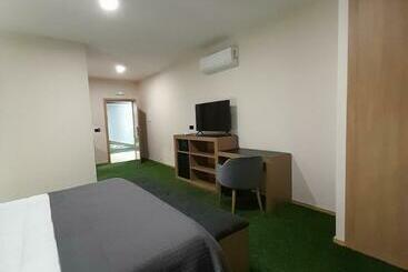 Hotelli Lena Village