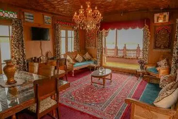 Hotel Golden Flower Heritage Houseboat