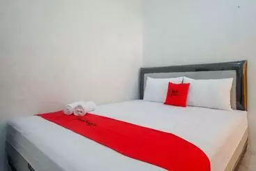 ホテル Reddoorz Syariah Near Universitas Slamet Riyadi Solo