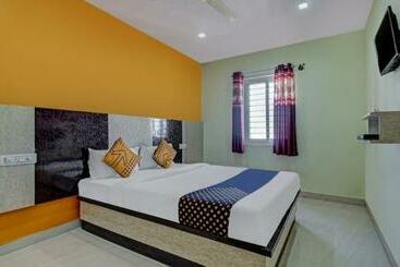 בית מלון כפרי Rrr Residency