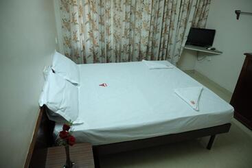 Hotel Ashish Tourist Home