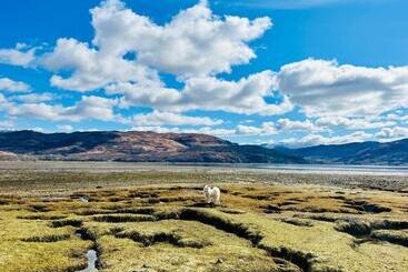 פנסיון Skye View Skye Bridge House