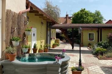 בית מלון כפרי Kraus