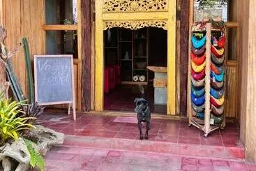 ユースホステル Chakra Tavern