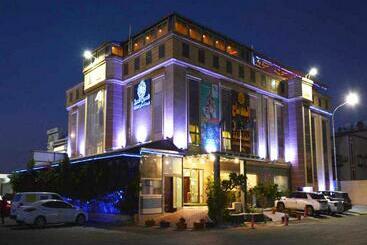 فندق المصباح المميز