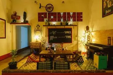 Pomme Hostel Restaurant & Bar   Private Sleeping Cabins