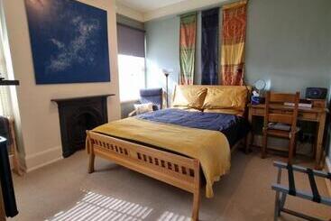 Alma House Bed And Breakfast