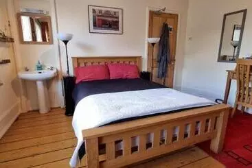 Alma House Bed And Breakfast