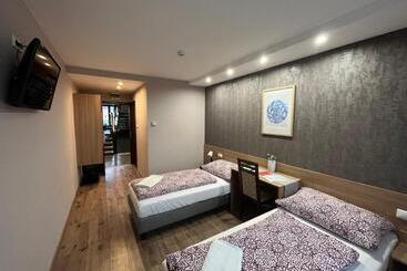 Nocleg ze śniadaniem Centrál Borház   étterem és Panzió