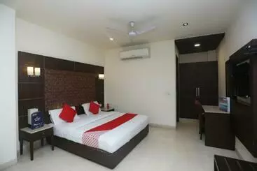 Hotel Oyo 86459 Royal King
