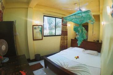 ホテル Laksiri Villa