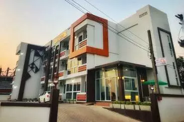 O2 Hotel สกลนคร