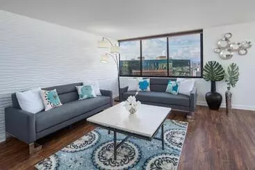 هتل آپارتمان Waikiki Penthouse @ The Monarch