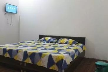 Hotel Oyo 70012  Shinestar