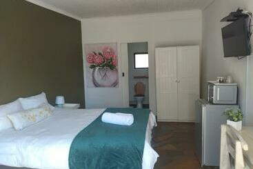 膳宿费 Serenity Cove The Protea Room