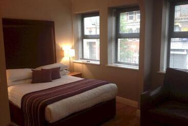 Отель Hof City Wall House