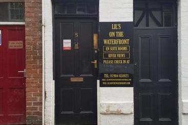 هتل Lil's On The Waterfront