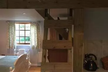 Stapehill Lodge B&b