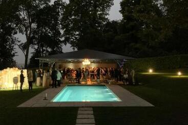 Bed and Breakfast Le Chateau D Hardricourt