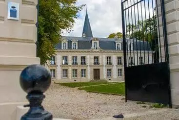 Aamiaismajoitus (B&B) Le Chateau D Hardricourt