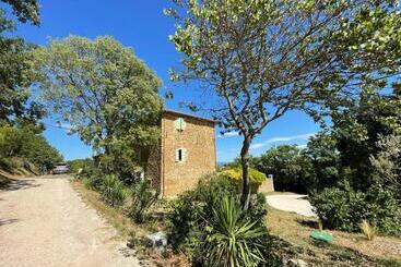 Aamiaismajoitus (B&B) Les Yourtes De Provence