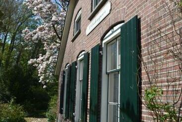 Пансион Gastenverblijf  T Oelengoor