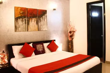Hotel O Golf Stays Near Aravali Biodiversity Park