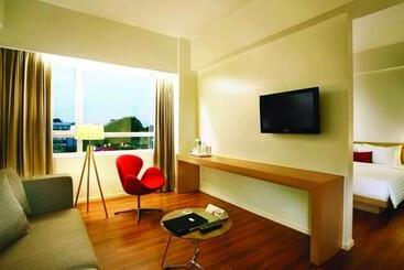 Hotel The Zhm Premiere Padang