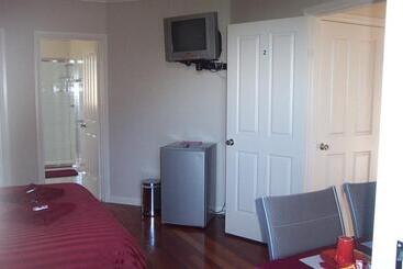 ペンション Angela S Beach Stays