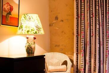 Отель Les Herbes Folles