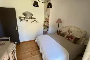 Aamiaismajoitus (B&B) Au Mas Retz De Jade