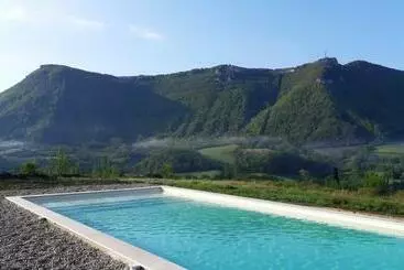 Majatalo L   Amiradou