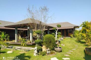 Aamiaismajoitus (B&B) Angels Chambres D Hotes