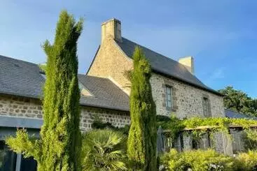 Aamiaismajoitus (B&B) Manoir De La Nogrie   Chambre De Charme Avec Accès Privatif   Piscine Chauffée Sur Domaine 5 étoiles