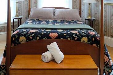 Guilford Bed And Breakfast