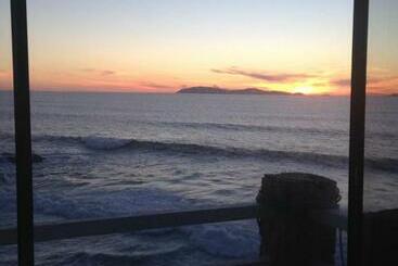 צימר Ocean Front Villa Sleeps 6 15 Beach Access