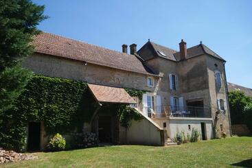 La Bergerie  Nanton Old Renovated Farmhouse With Swimming Pool For Familie