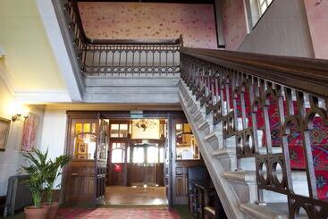 Отель Camelot Castle