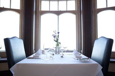 Отель Camelot Castle