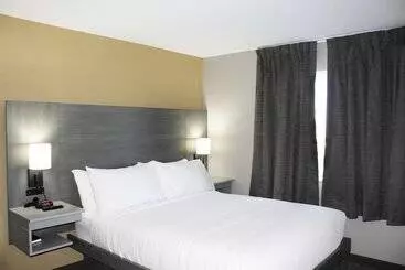 فندق على الطريق Days Inn By Wyndham Stony Plain