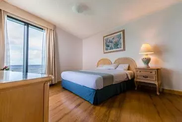 فندق Alupang Beach Tower